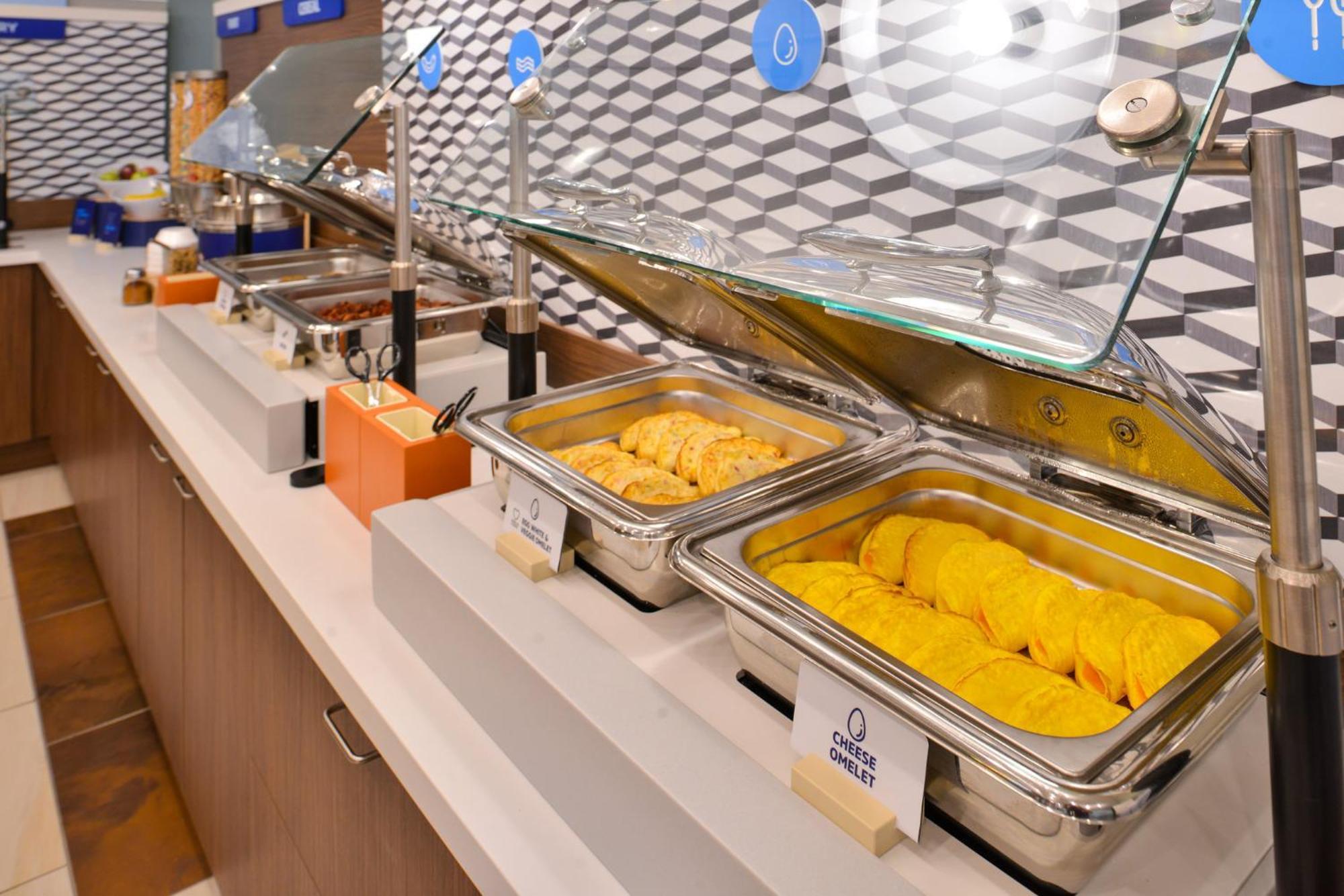 Holiday Inn Express & Suites Waynesboro East Экстерьер фото